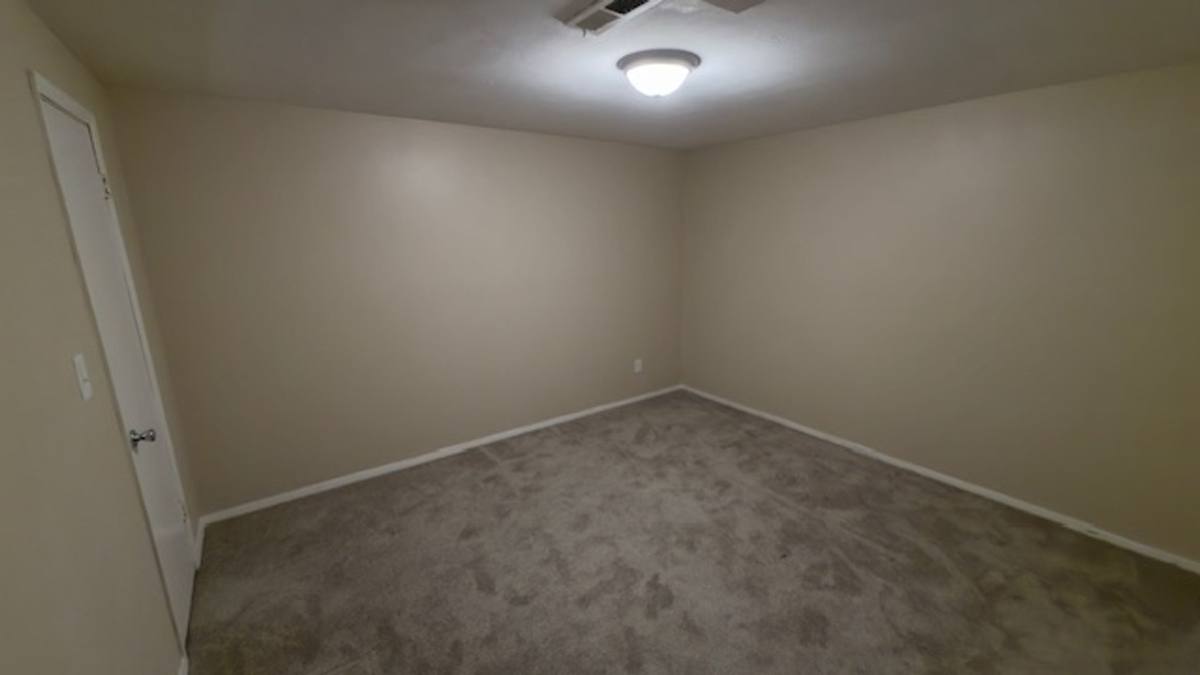 Apartment for rent at 719 Sycamore St, Highland, IL 62249