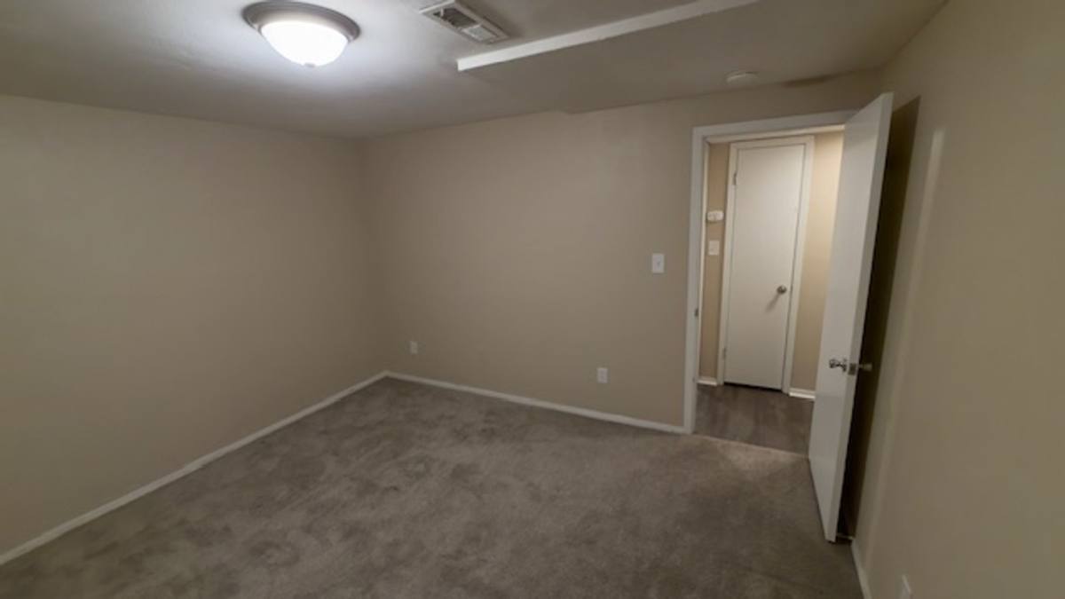 Apartment for rent at 719 Sycamore St, Highland, IL 62249