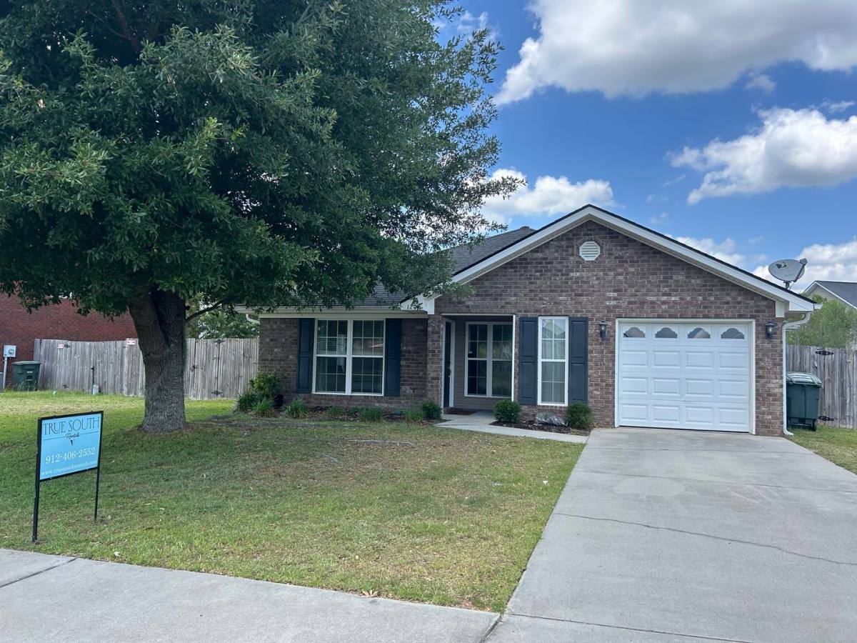 House for rent at 120 Grandview Dr, Hinesville, GA 31313
