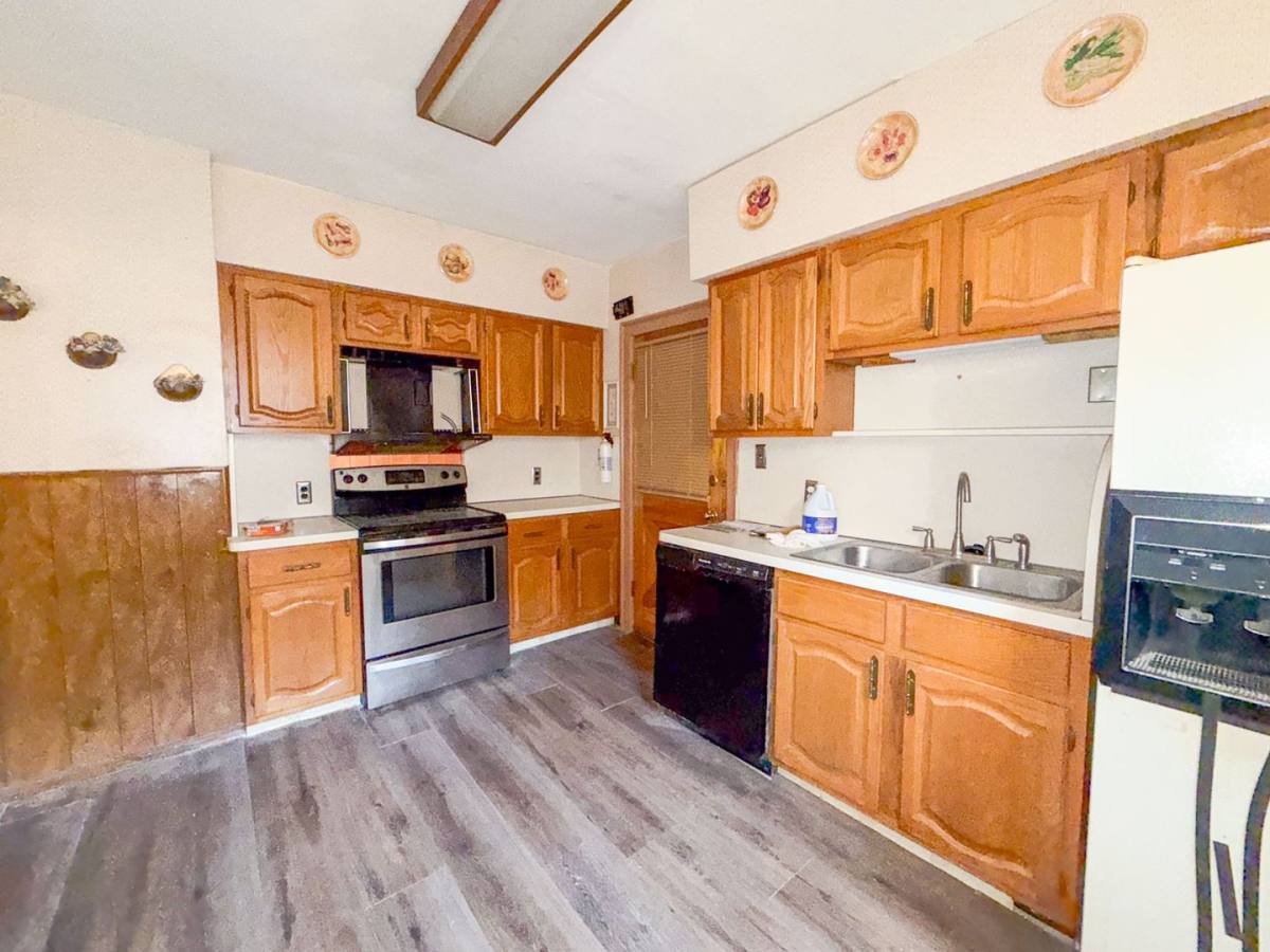 House for rent at 9392 Woodside St, Detroit, MI 48204