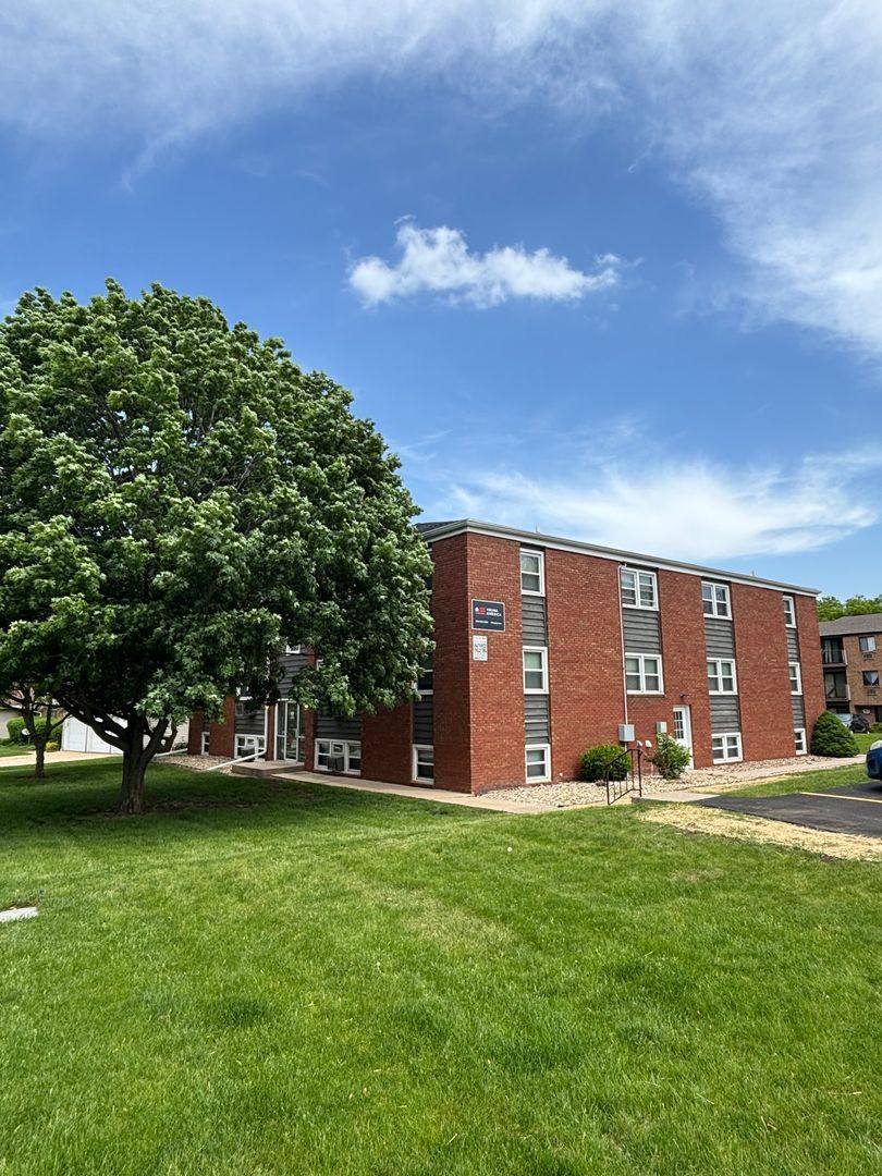Apartment for rent at 102 N Orr Dr, Normal, IL 61761