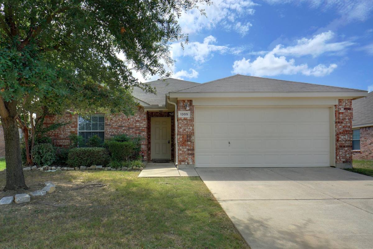House for rent at 1305 Mountain Peak Dr, Haslet, TX 76052