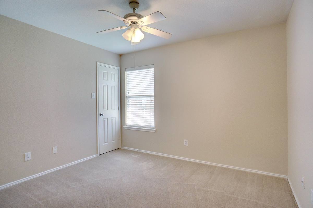 House for rent at 1305 Mountain Peak Dr, Haslet, TX 76052