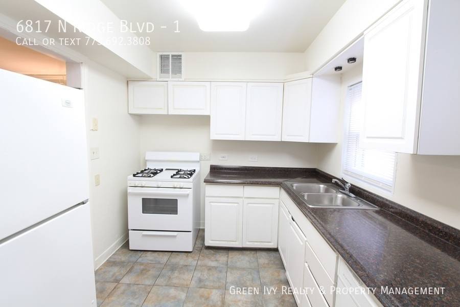 Apartment for rent at 6817 N Ridge Blvd #1, Chicago, IL 60645