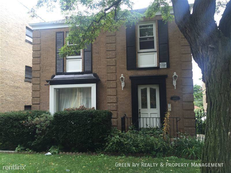 Apartment for rent at 6817 N Ridge Blvd #1, Chicago, IL 60645