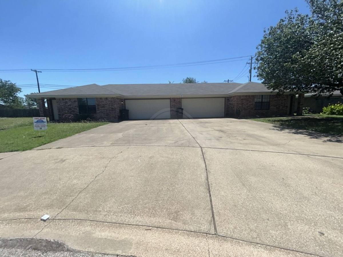 Townhouse for rent at 912 McDaniel Circle, Killeen, TX 76543