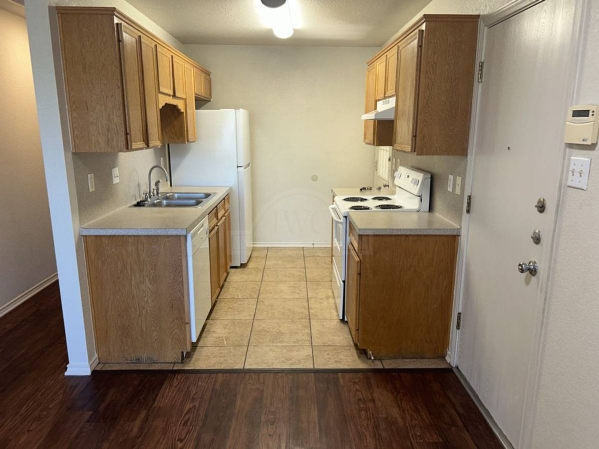 Townhouse for rent at 912 McDaniel Circle, Killeen, TX 76543