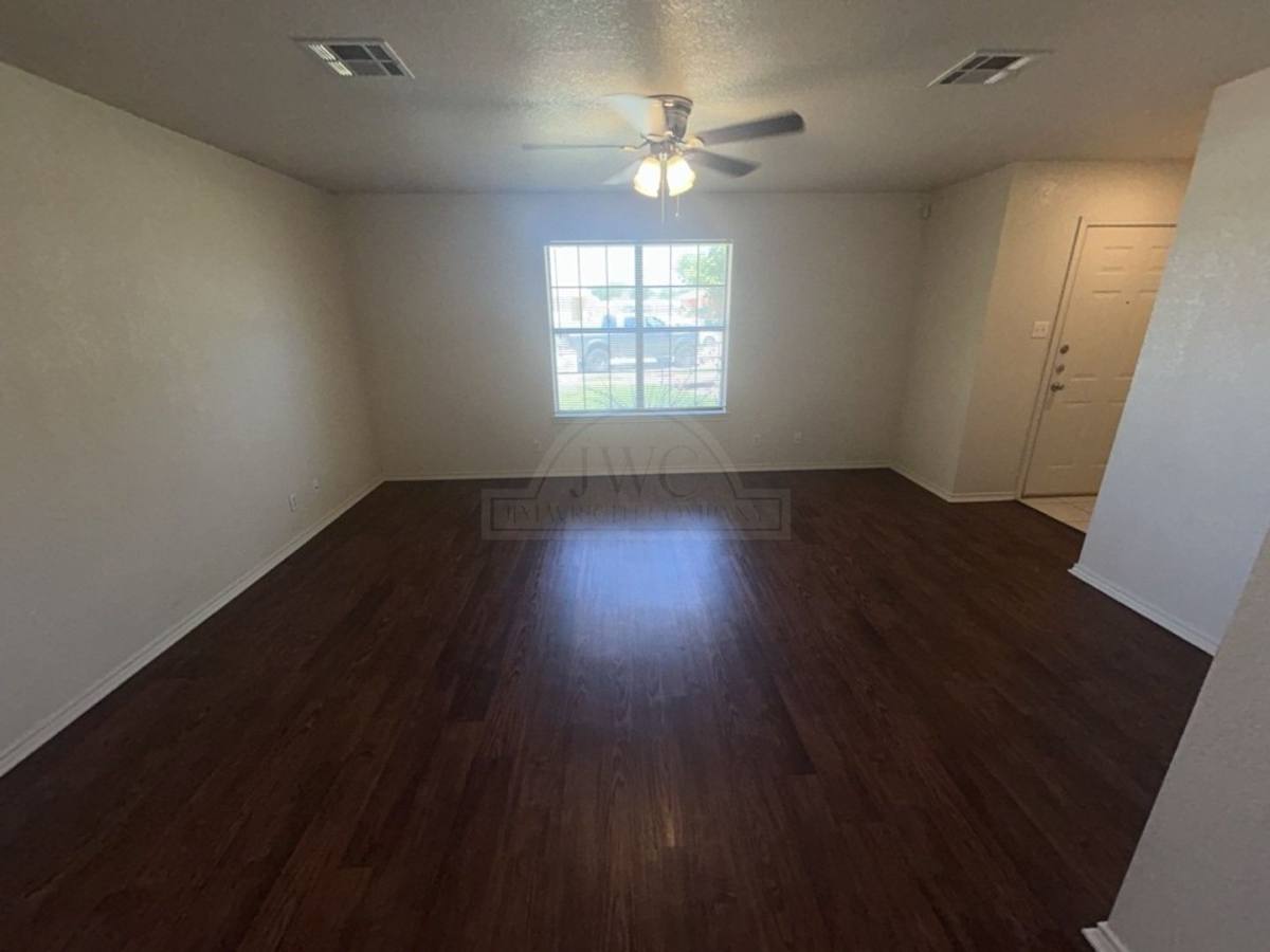Townhouse for rent at 912 McDaniel Circle, Killeen, TX 76543