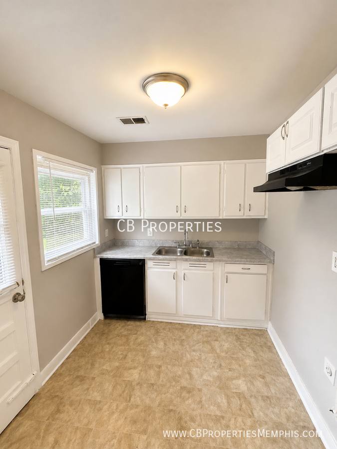 House for rent at 3717 Deerwood Cove, Memphis, TN 38111