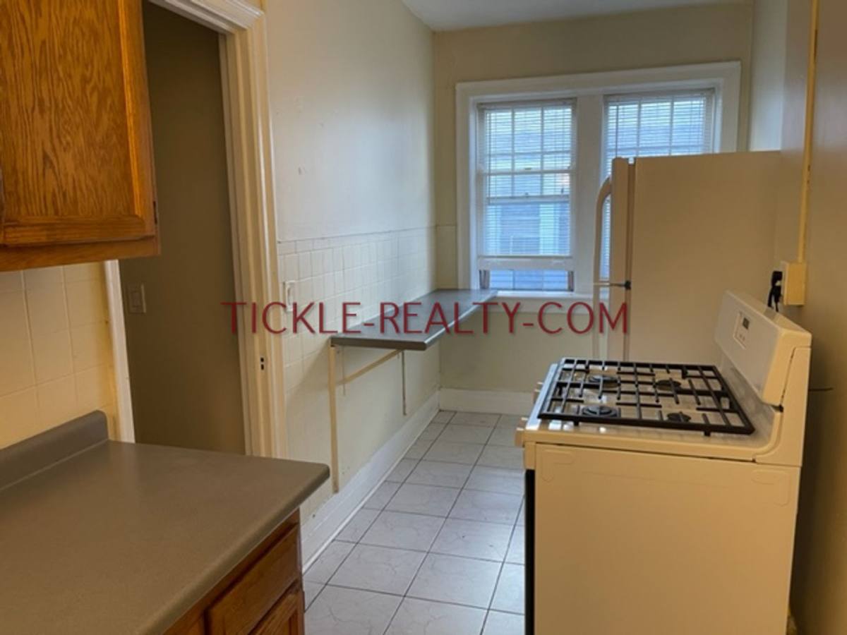 Apartment for rent at 292 Oxford St, Rochester, NY 14607