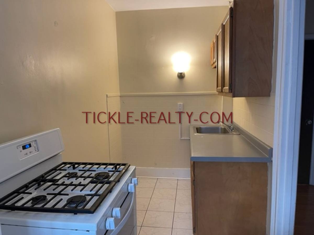 Apartment for rent at 292 Oxford St, Rochester, NY 14607