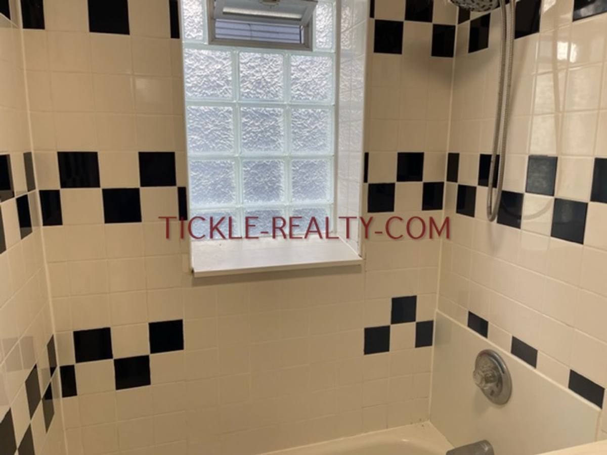 Apartment for rent at 292 Oxford St, Rochester, NY 14607