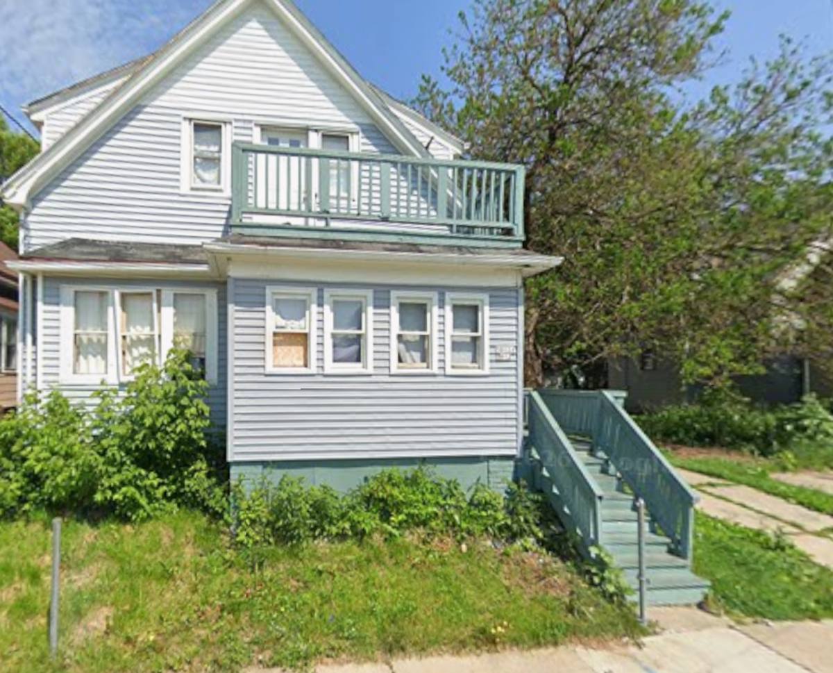 Townhouse for rent at 3012-3012A N 13th, Milwaukee, WI 53206