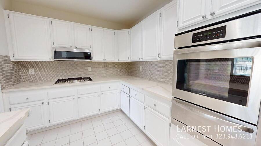 Condo for rent at 4348 Mammoth Ave #303, Sherman Oaks, CA 91423