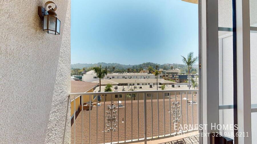 Condo for rent at 4348 Mammoth Ave #303, Sherman Oaks, CA 91423
