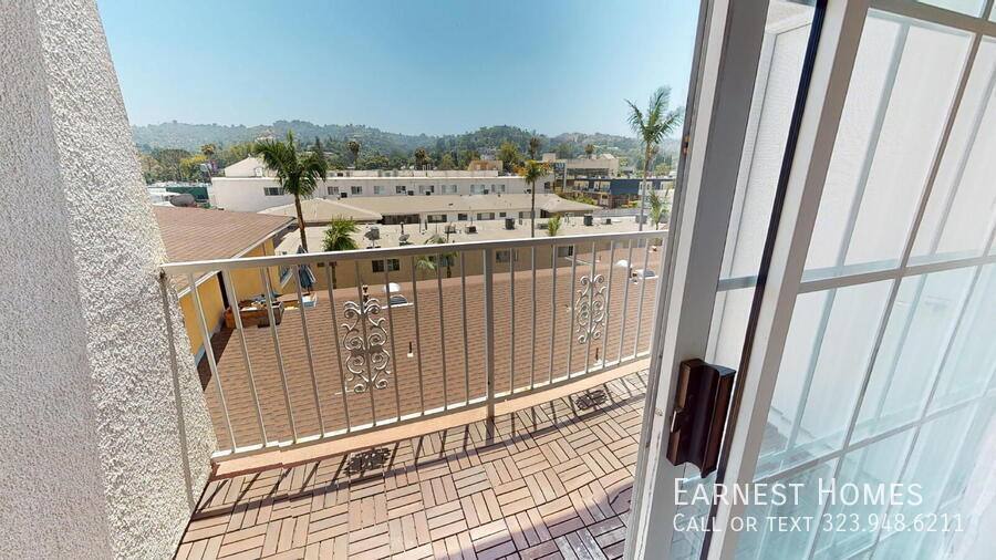 Condo for rent at 4348 Mammoth Ave #303, Sherman Oaks, CA 91423