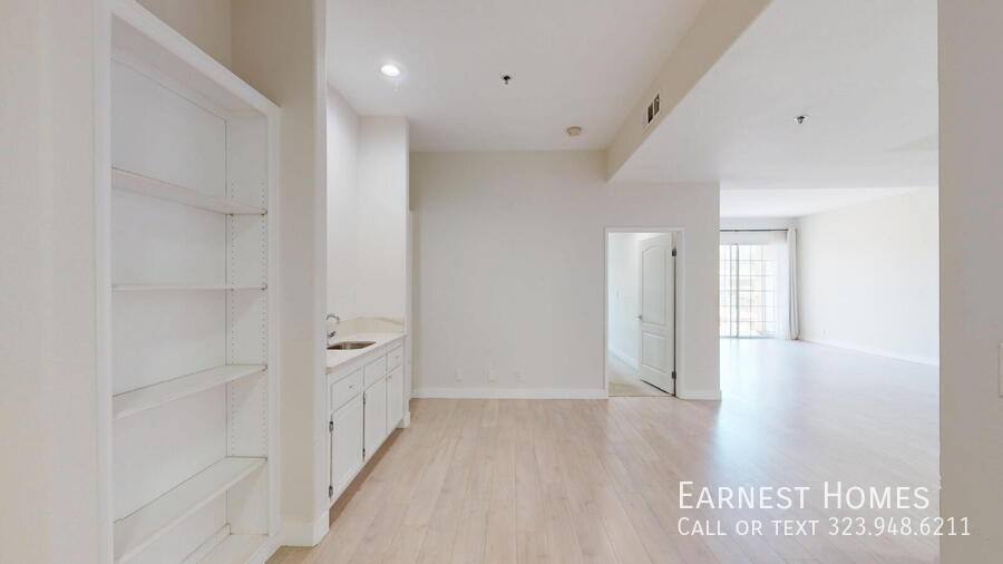 Condo for rent at 4348 Mammoth Ave #303, Sherman Oaks, CA 91423