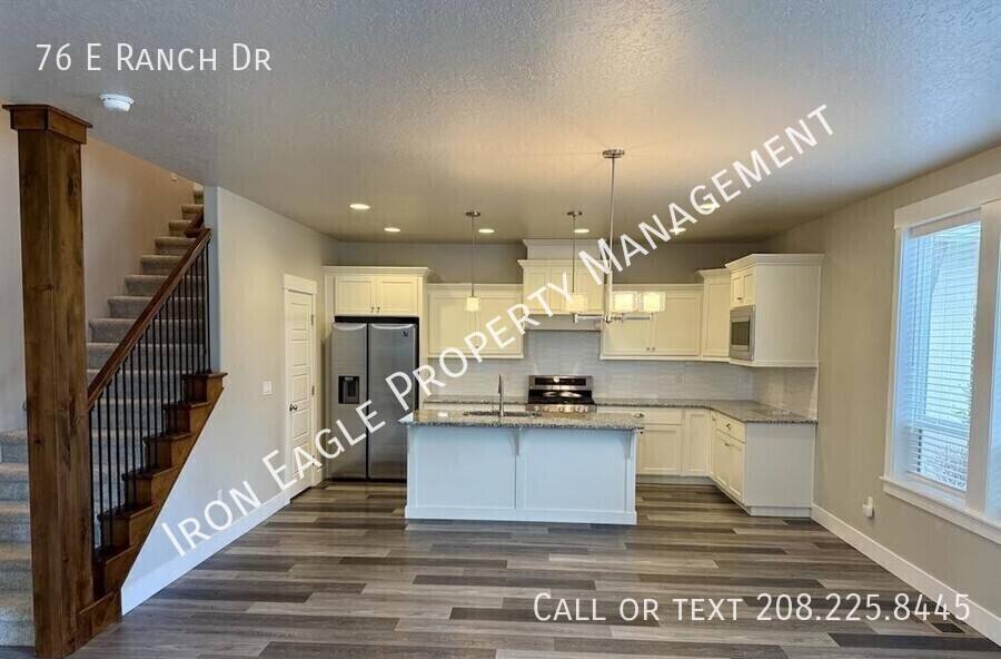 Townhouse for rent at 76 E Ranch Dr, Eagle, ID 83616