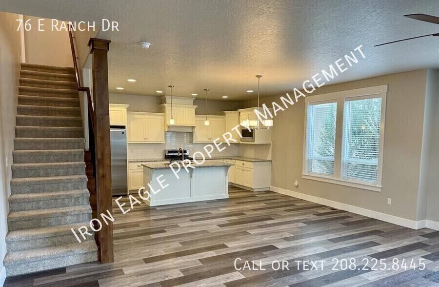Townhouse for rent at 76 E Ranch Dr, Eagle, ID 83616