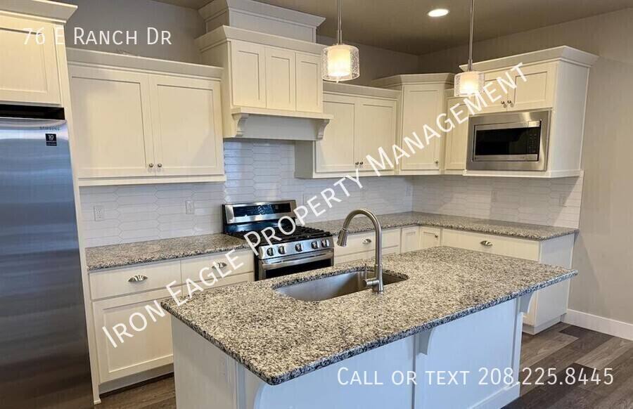 Townhouse for rent at 76 E Ranch Dr, Eagle, ID 83616