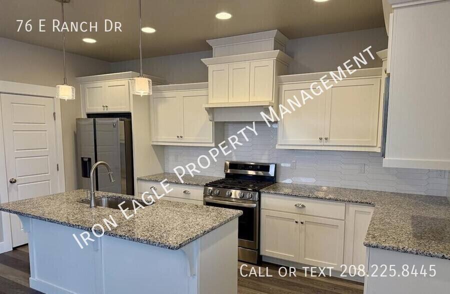 Townhouse for rent at 76 E Ranch Dr, Eagle, ID 83616
