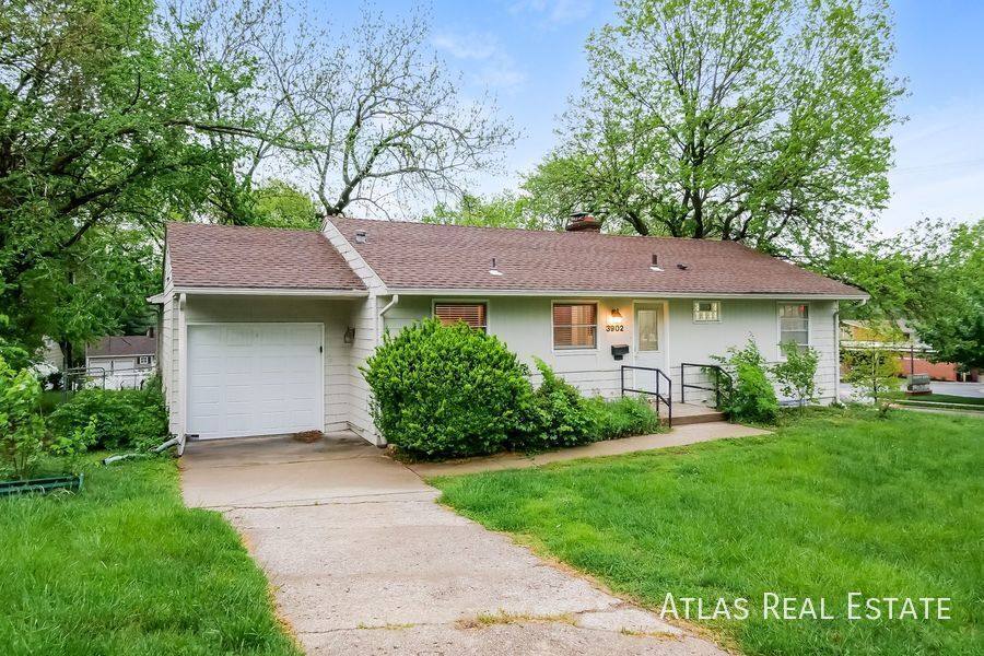 House for rent at 3902 W 72nd Terrace, Prairie Village, KS 66208