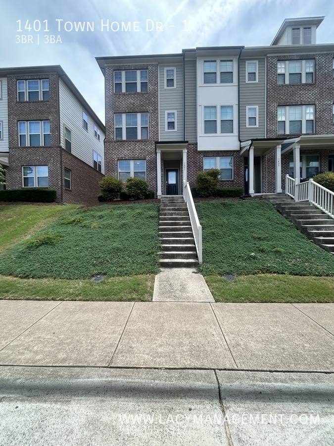 Townhouse for rent at 1401 Dr #1, Apex, NC 27502