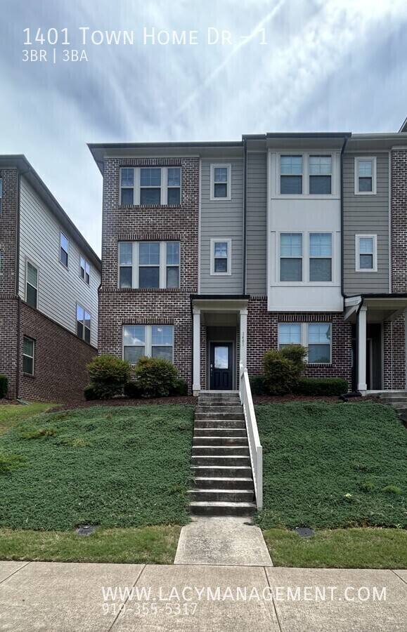 Townhouse for rent at 1401 Dr #1, Apex, NC 27502