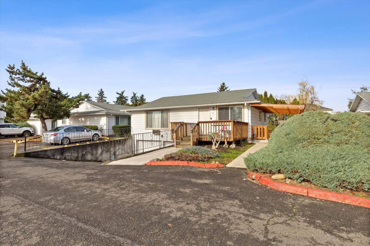 Apartment for rent at 2135 SE 122nd Ave, Portland, OR 97233