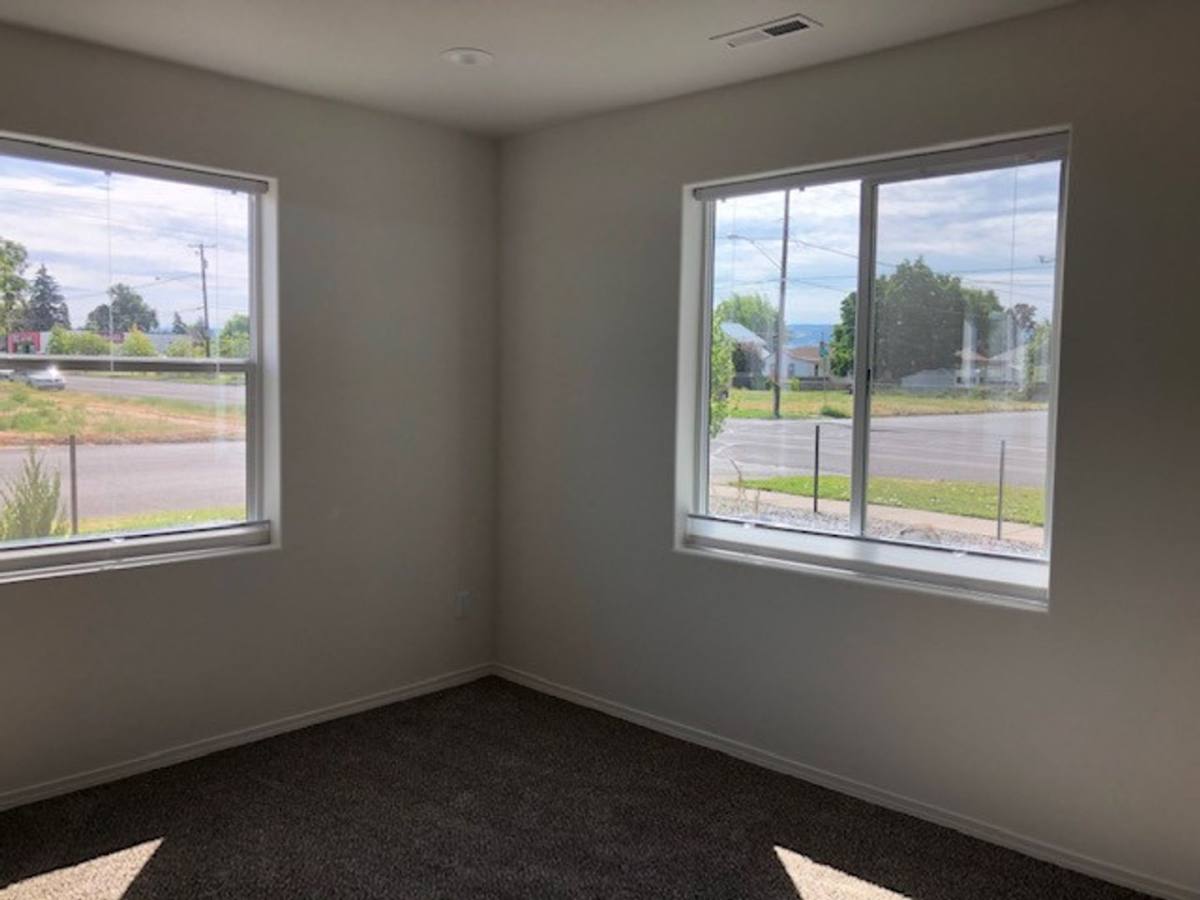 Apartment for rent at 910 912 W Poplar, Walla Walla, WA 99362