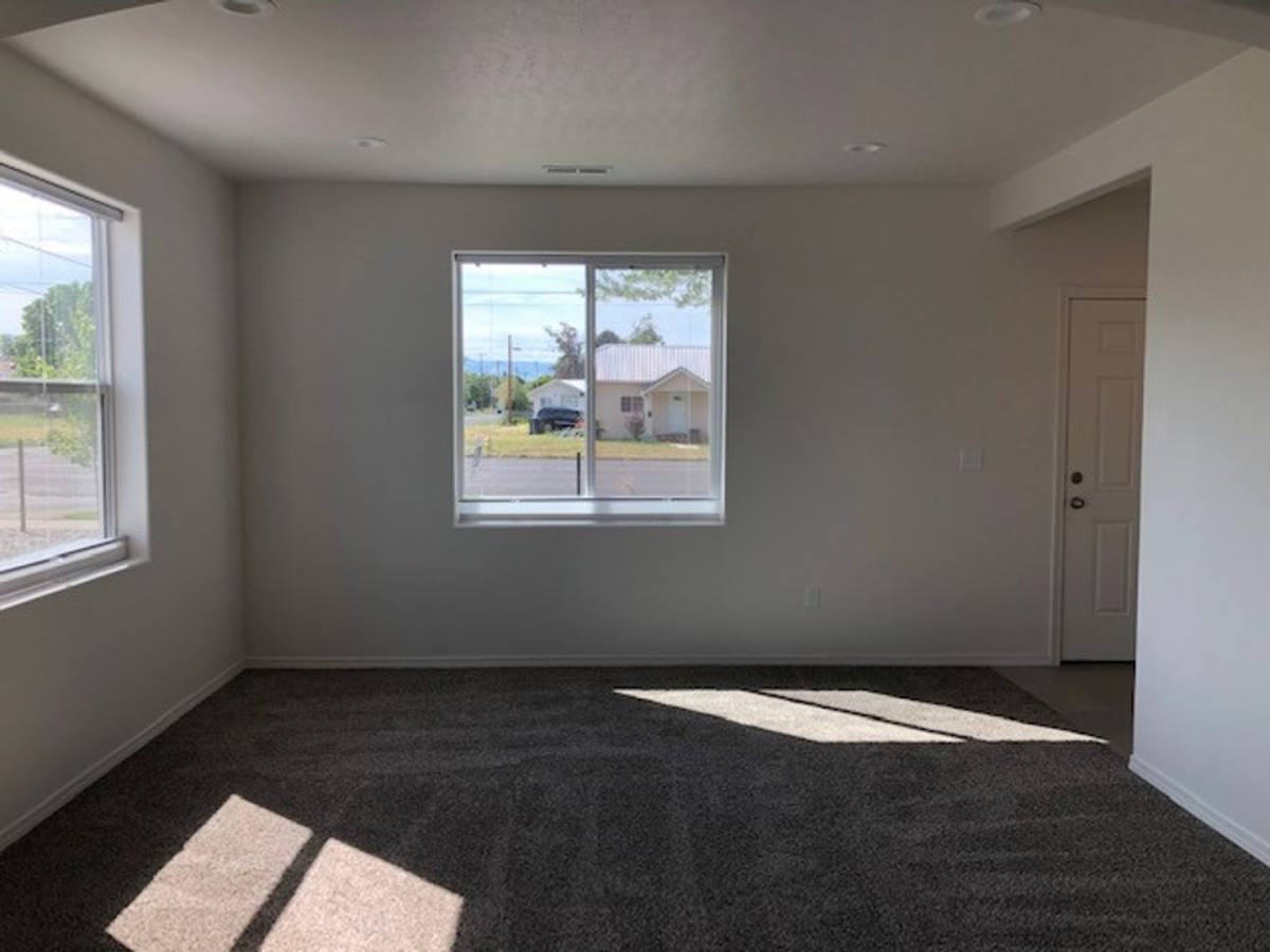 Apartment for rent at 910 912 W Poplar, Walla Walla, WA 99362
