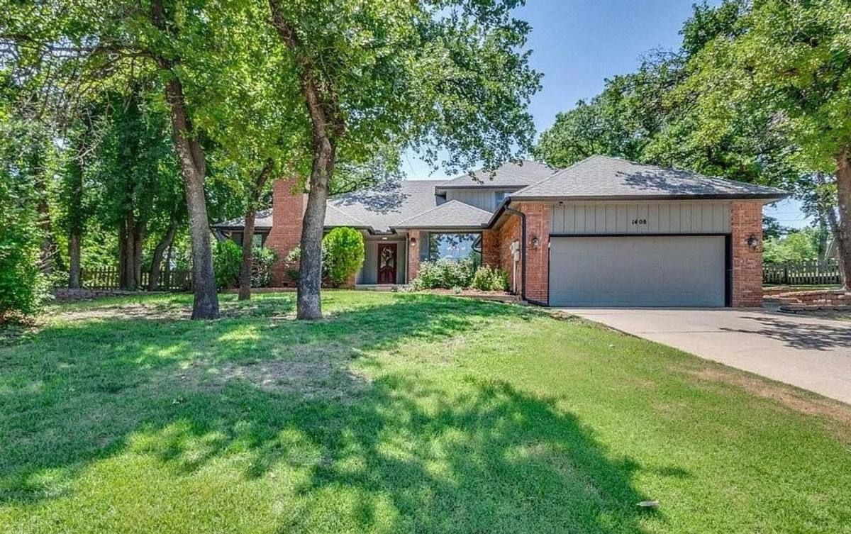 House for rent at 1408 Fox View Court, Edmond, OK 73034