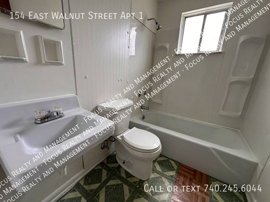 Apartment for rent at 154 E Walnut St #1, Lancaster, OH 43130