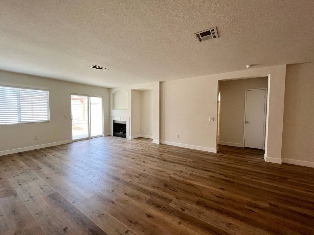House for rent at 36741 30th St E, Palmdale, CA 93550
