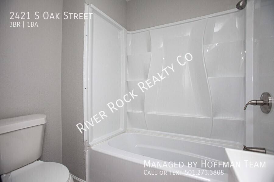House for rent at 2421 S Oak St, Little Rock, AR 72204