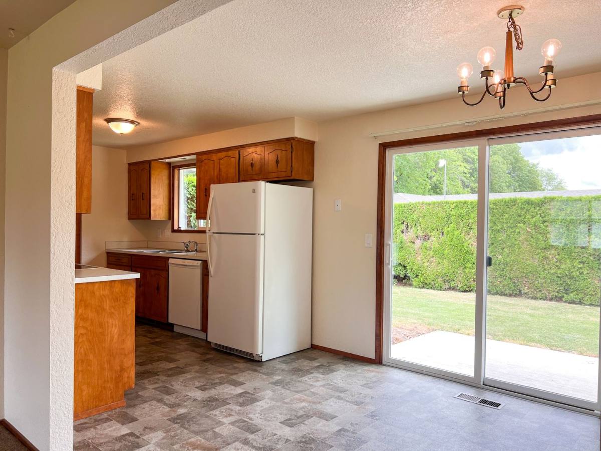 Apartment for rent at 265-267-325-327 S 8th St, Lebanon, OR 97355