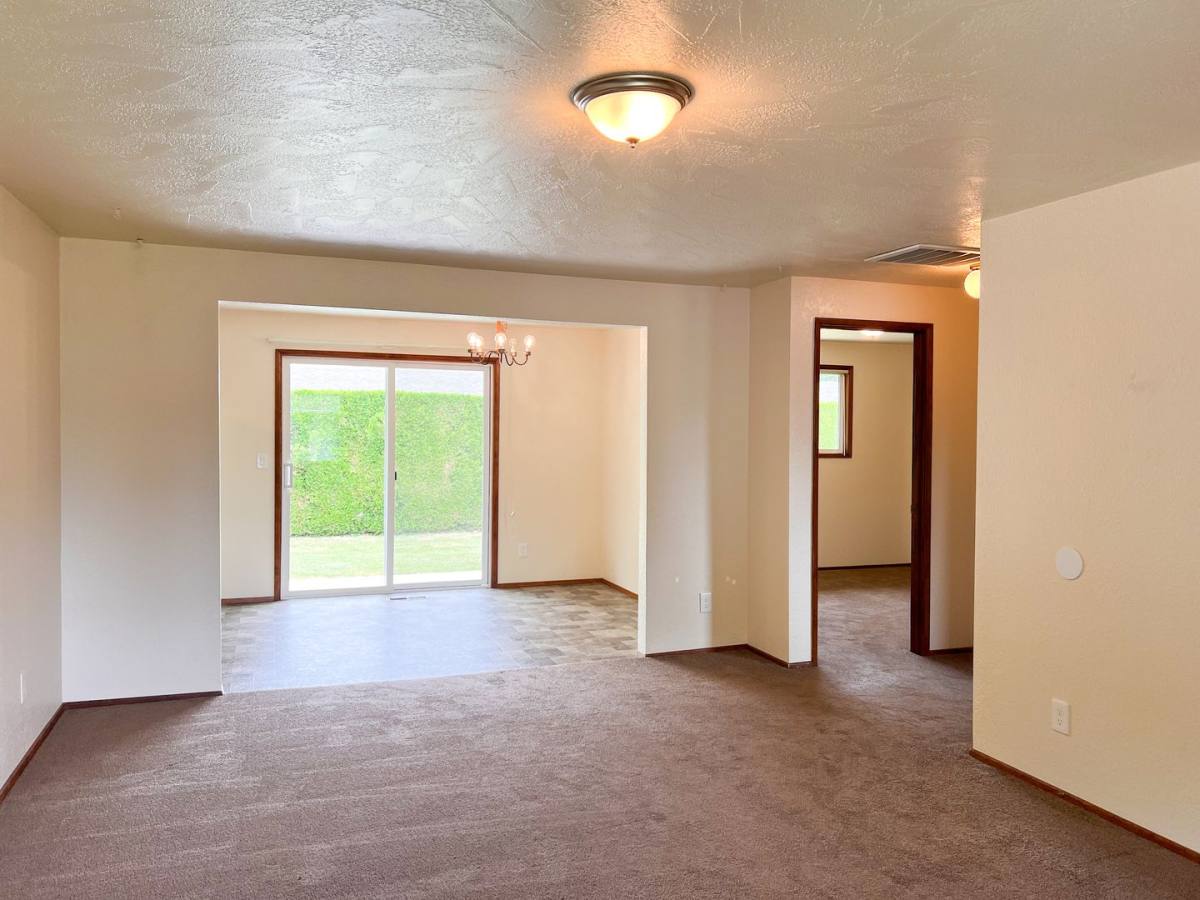 Apartment for rent at 265-267-325-327 S 8th St, Lebanon, OR 97355