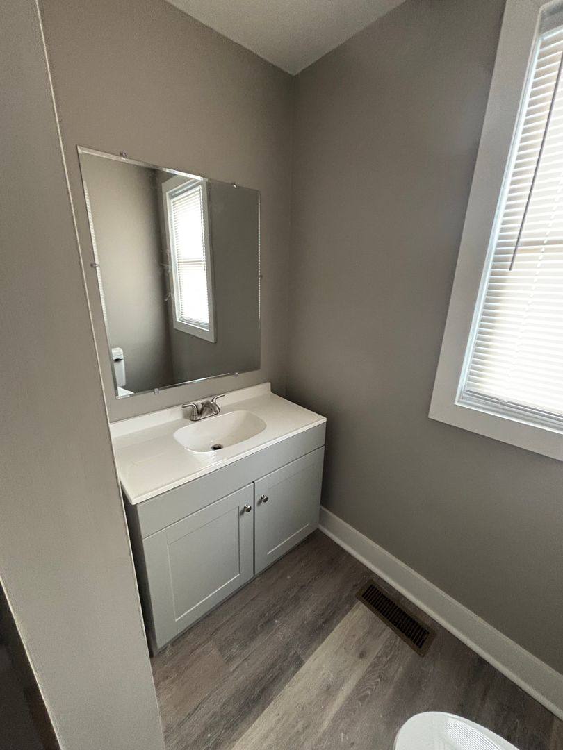 Apartment for rent at 324 E 12th Ave, Bowling Green, KY 42101