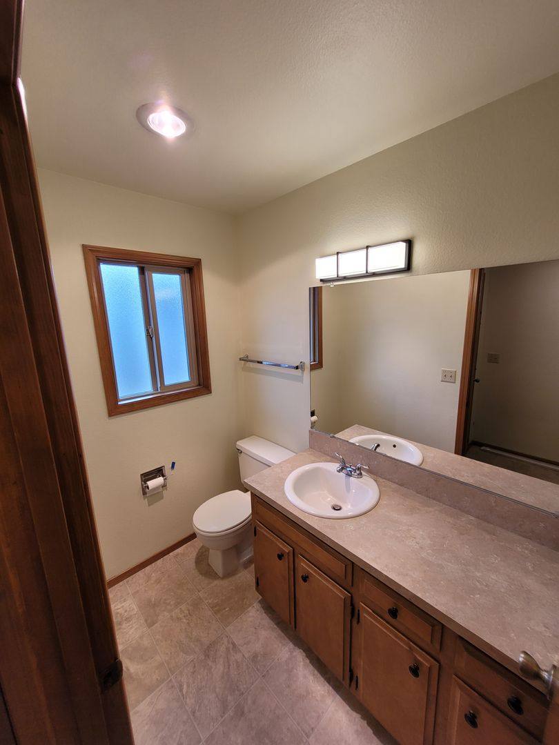 Townhouse for rent at 5065 Terrylee Court SE, Salem, OR 97306