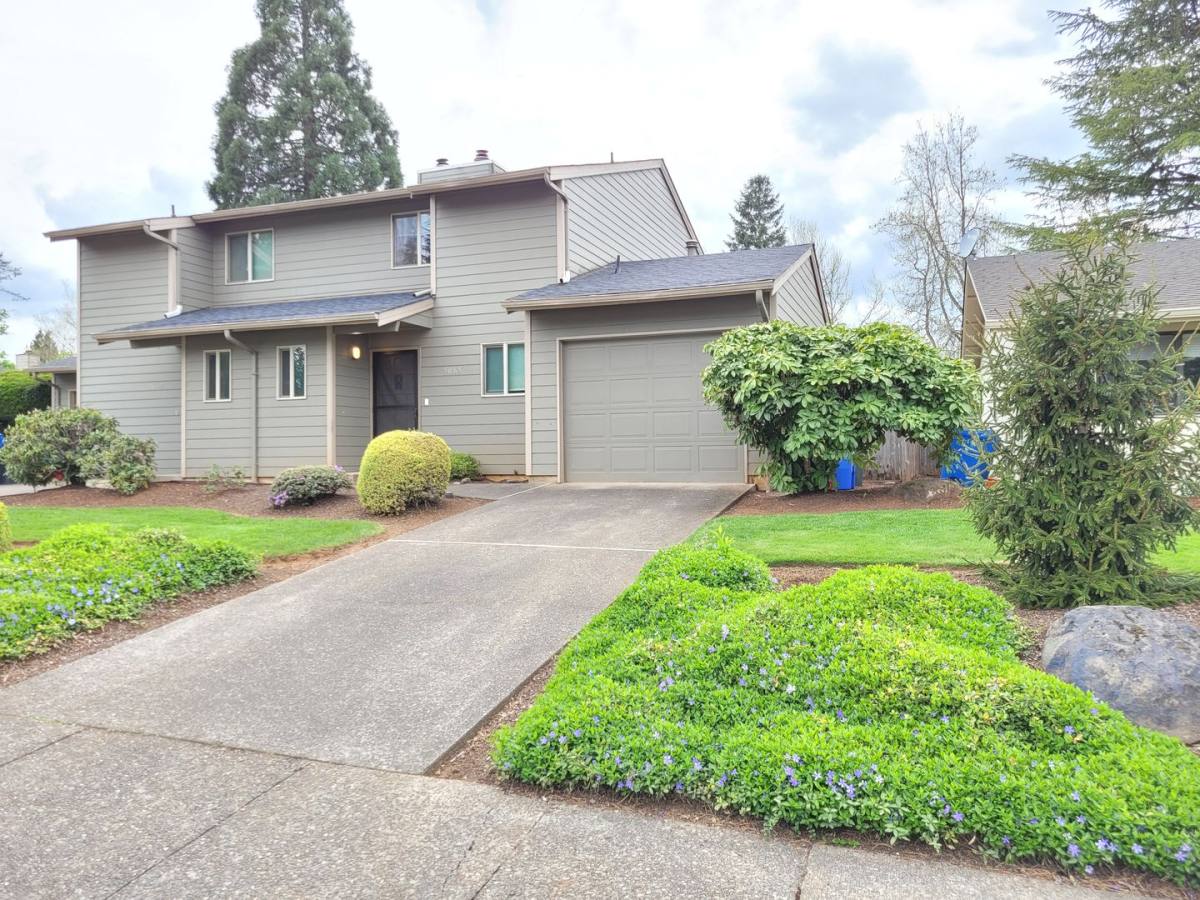 Townhouse for rent at 5065 Terrylee Court SE, Salem, OR 97306
