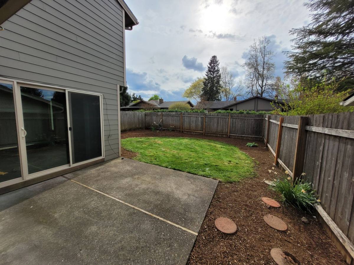 Townhouse for rent at 5065 Terrylee Court SE, Salem, OR 97306