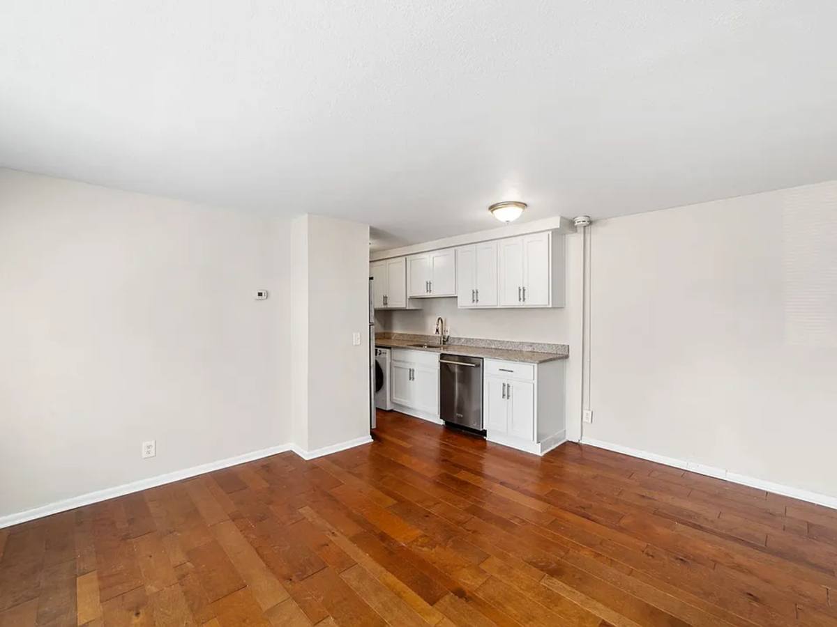 Apartment for rent at 2019 McKinley Ave, Lakewood, OH 44107