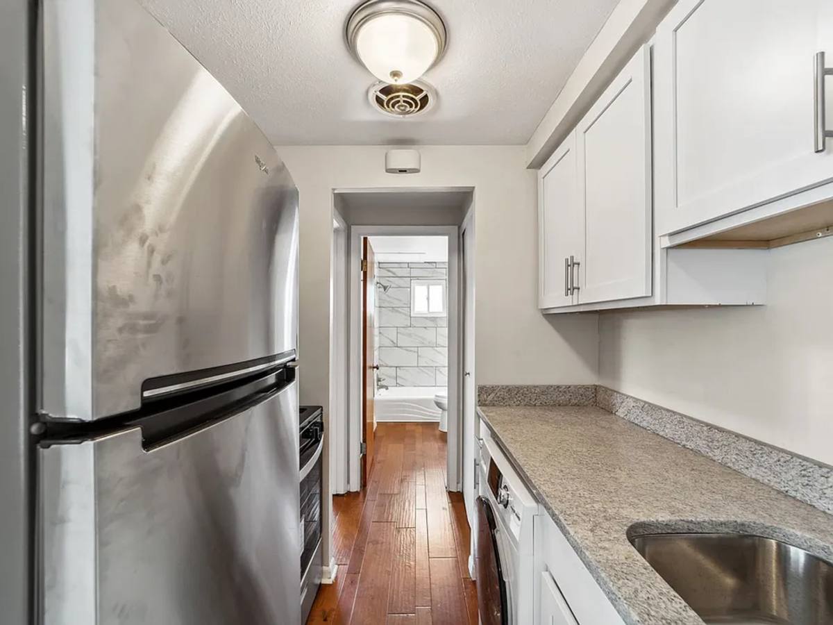 Apartment for rent at 2019 McKinley Ave, Lakewood, OH 44107