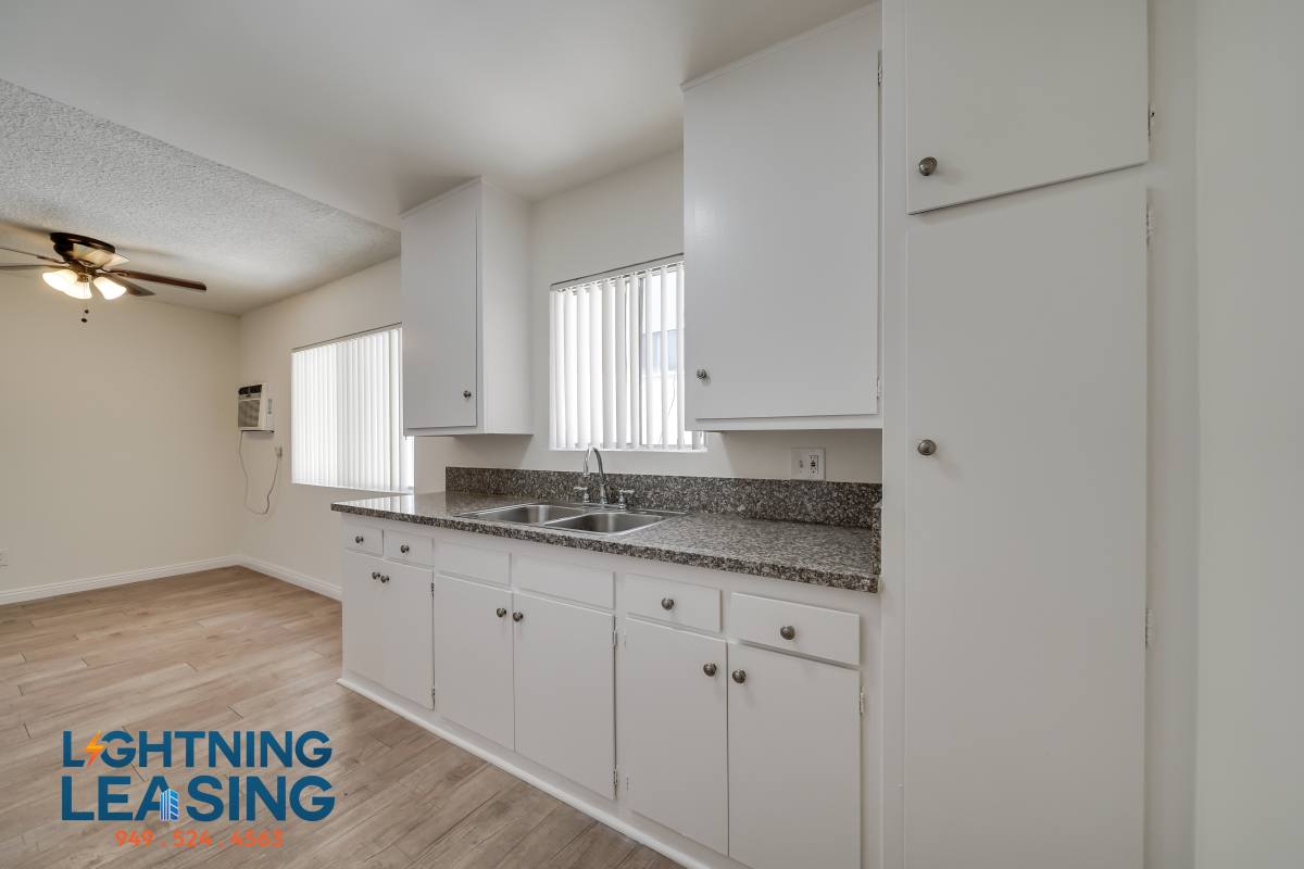 Apartment for rent at 5130 1 2 Yarmouth #10D, Encino, CA 91316