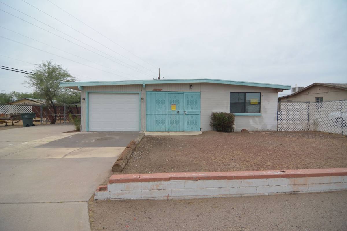 House for rent at 1074 W Pennsylvania Dr, Tucson, AZ 85714