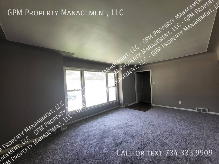 House for rent at 15305 Evergreen Ave, Eastpointe, MI 48021