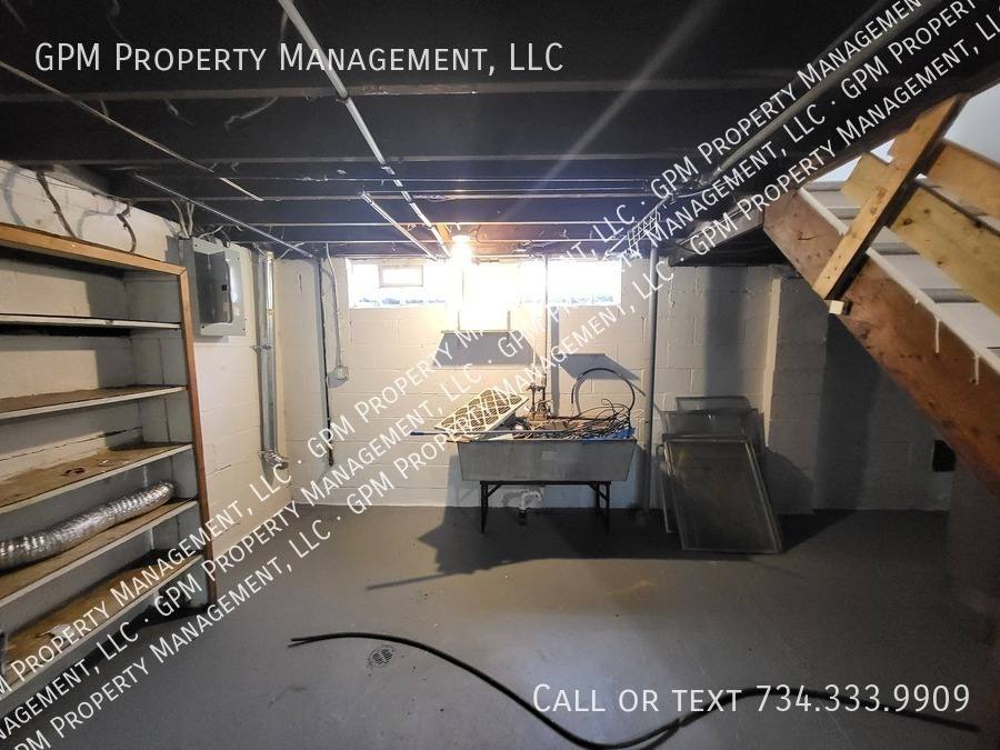 House for rent at 15305 Evergreen Ave, Eastpointe, MI 48021