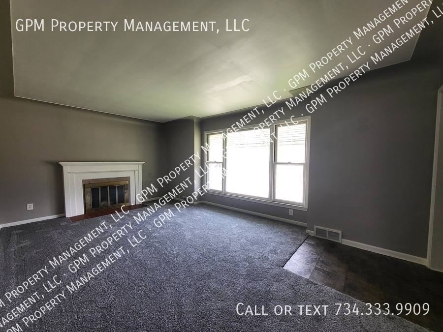 House for rent at 15305 Evergreen Ave, Eastpointe, MI 48021