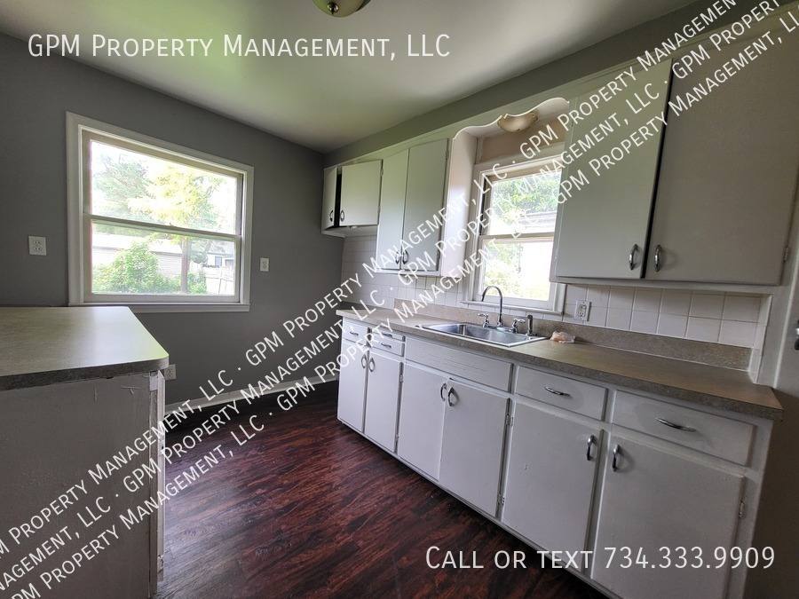 House for rent at 15305 Evergreen Ave, Eastpointe, MI 48021