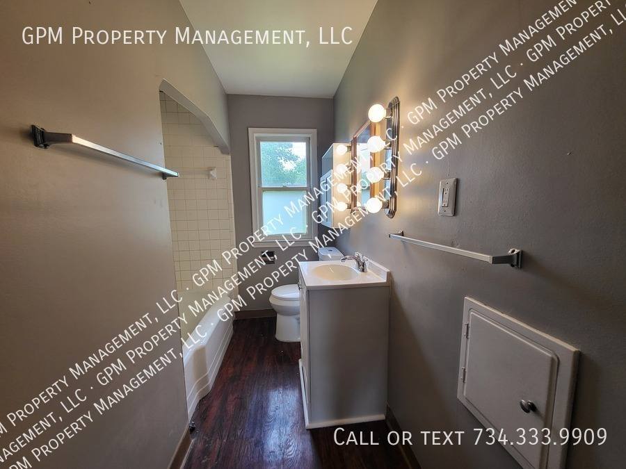 House for rent at 15305 Evergreen Ave, Eastpointe, MI 48021